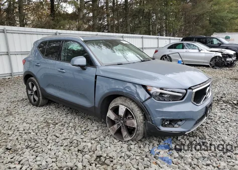 2021 Volvo Xc40 T5 Momentum z USA, uszkodzony, nr VIN YV4162UK7M2395151